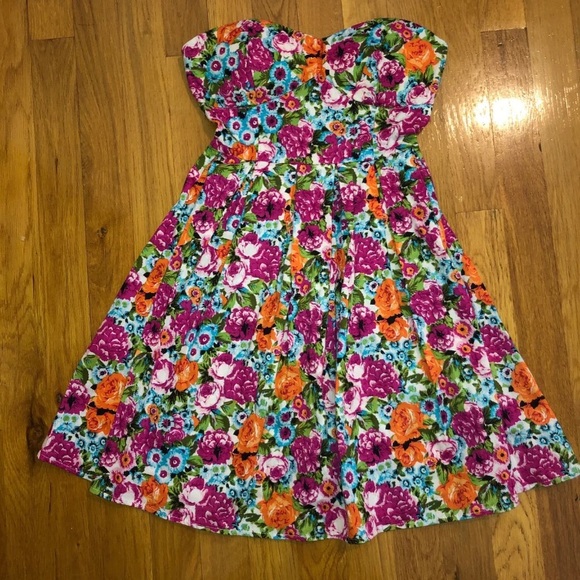 Dresses & Skirts - Floral Strapless Dress